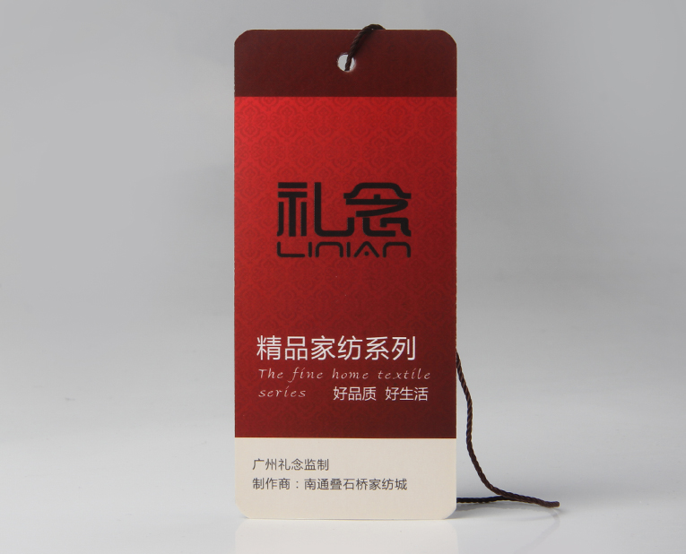 衣服吊牌在定做時出幺蛾子，制造商這樣做不懼怕劃痕